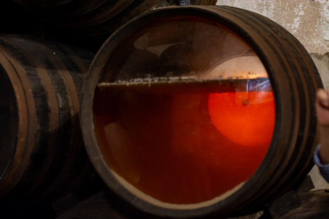 La tecnica del bâtonnage: come aumentare naturalmente la struttura del vino - Divinoest